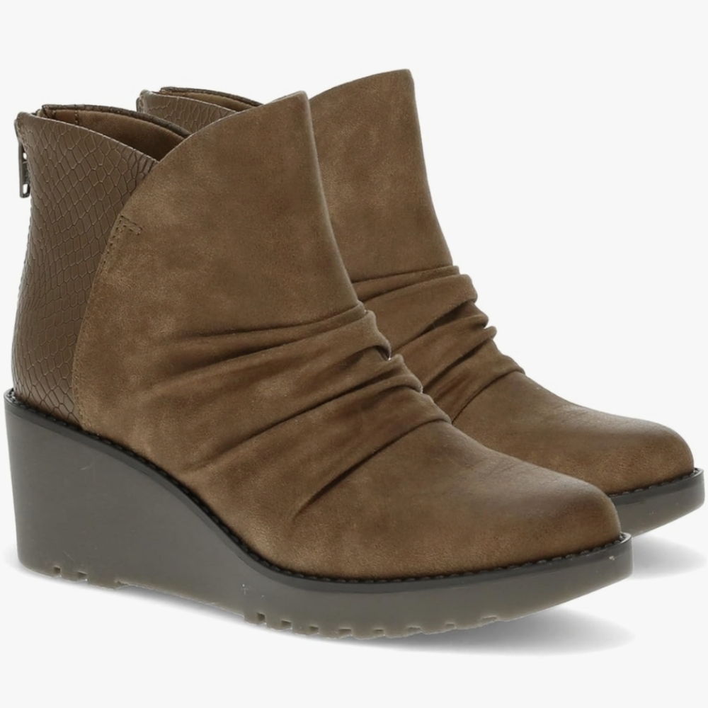 BearPaw Women's Brown Witchita Wedge Ankle Boots Size 6